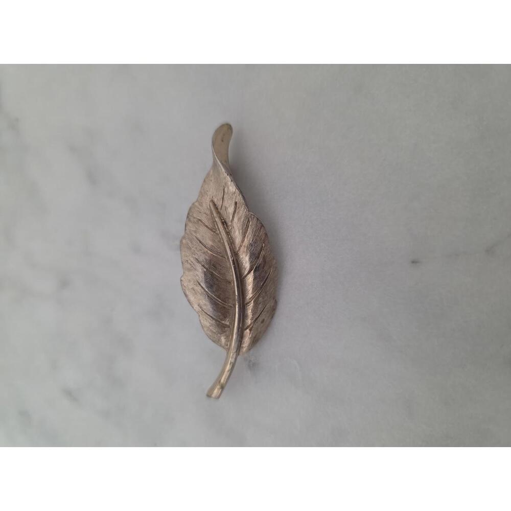 Vintage Avon Leaf Brooch – Gold Tone Nature Inspired Pin